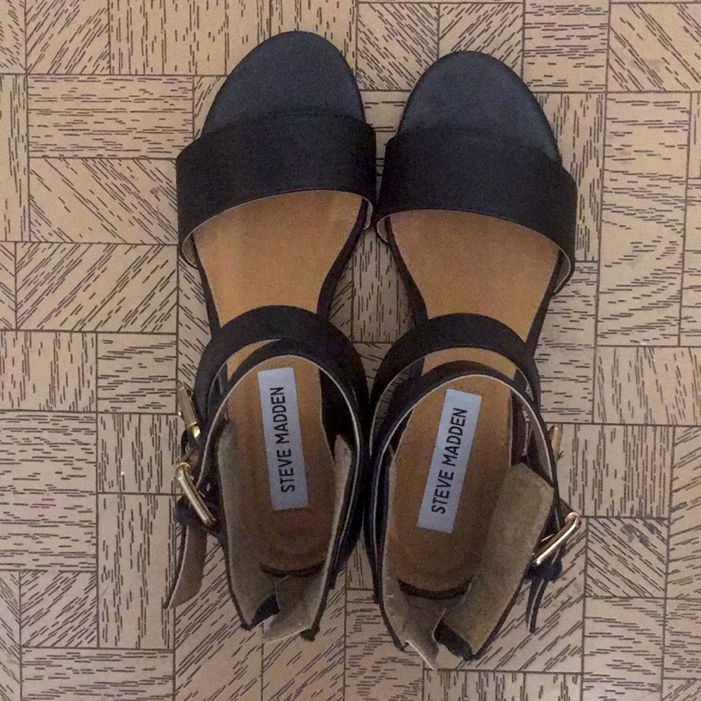 Black and beige Steve Madden Women’s low-heeled sandals Size 37